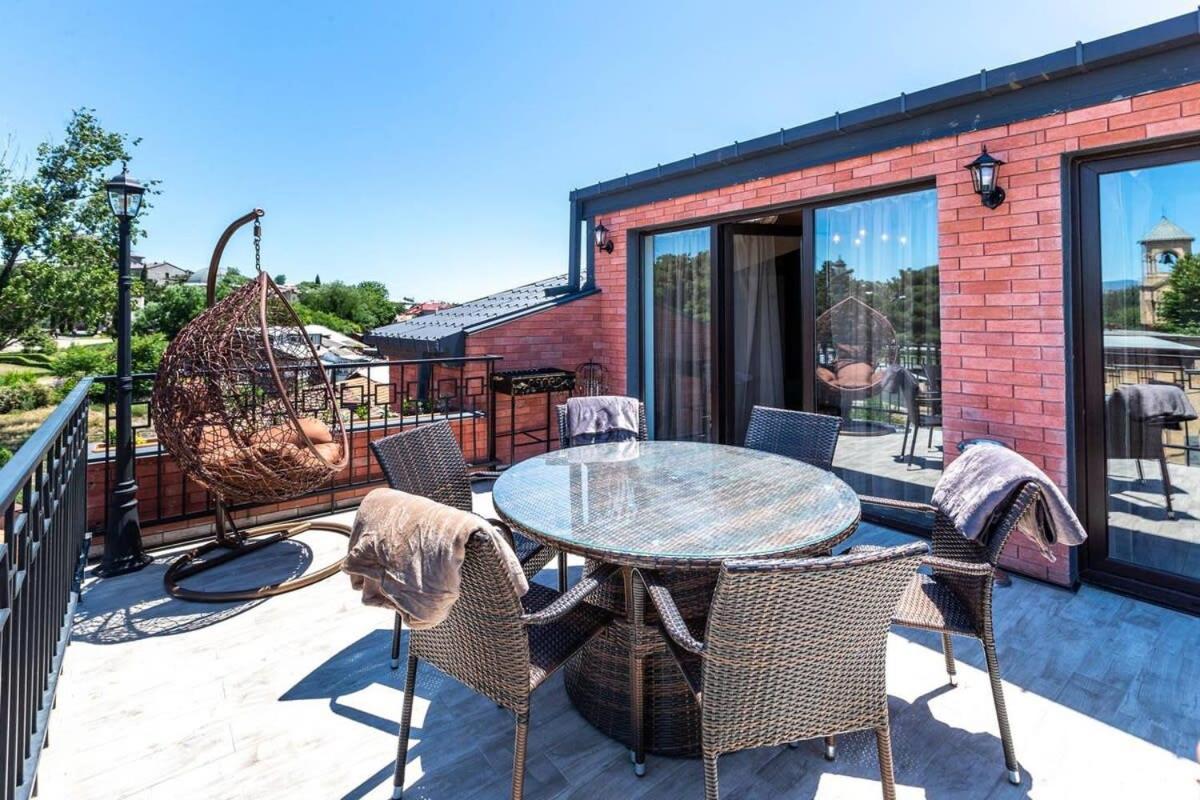 3Br Apt W Huge Terrace & Magnificent Views Тбилиси Экстерьер фото