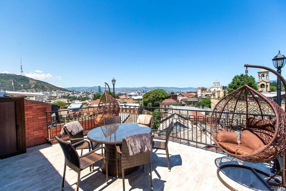 3Br Apt W Huge Terrace & Magnificent Views Тбилиси Экстерьер фото