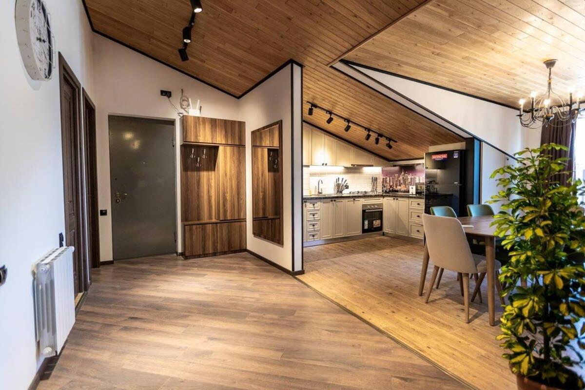 3Br Apt W Huge Terrace & Magnificent Views Тбилиси Экстерьер фото