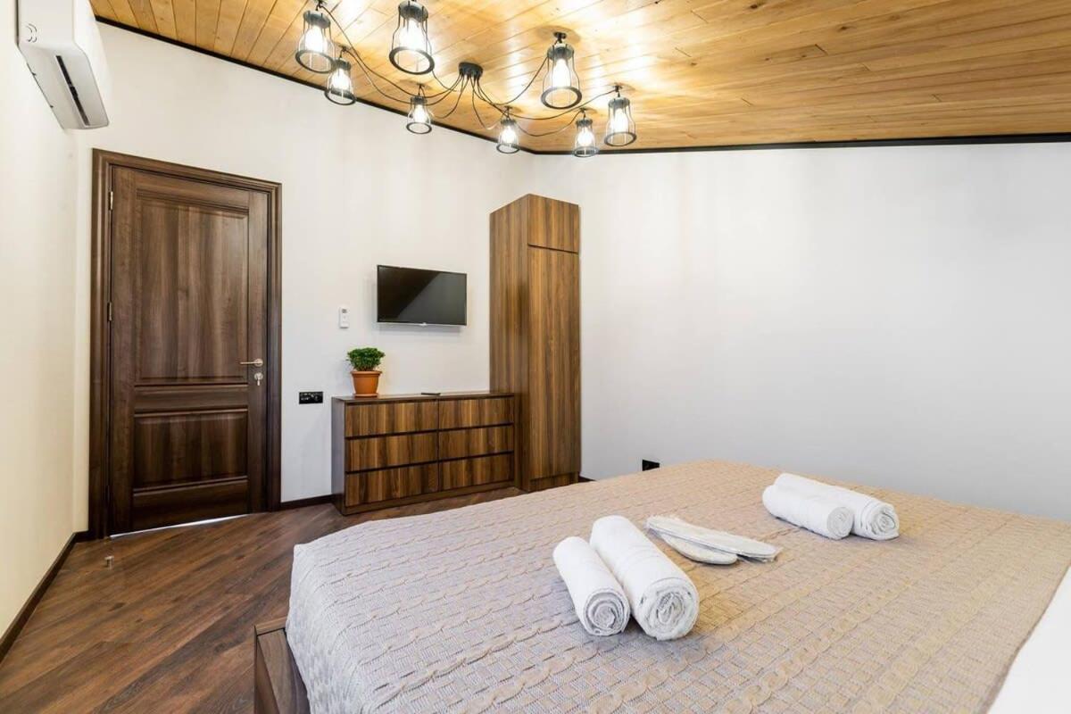 3Br Apt W Huge Terrace & Magnificent Views Тбилиси Экстерьер фото