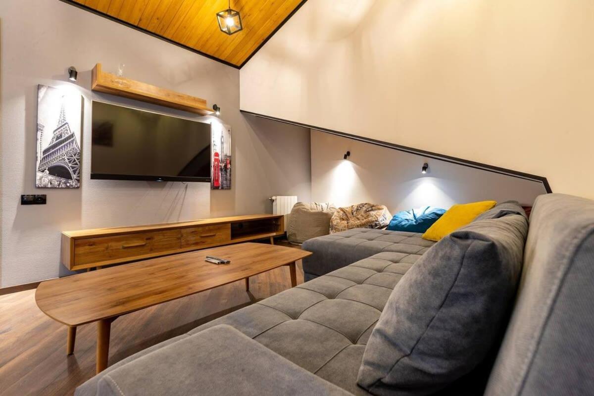 3Br Apt W Huge Terrace & Magnificent Views Тбилиси Экстерьер фото